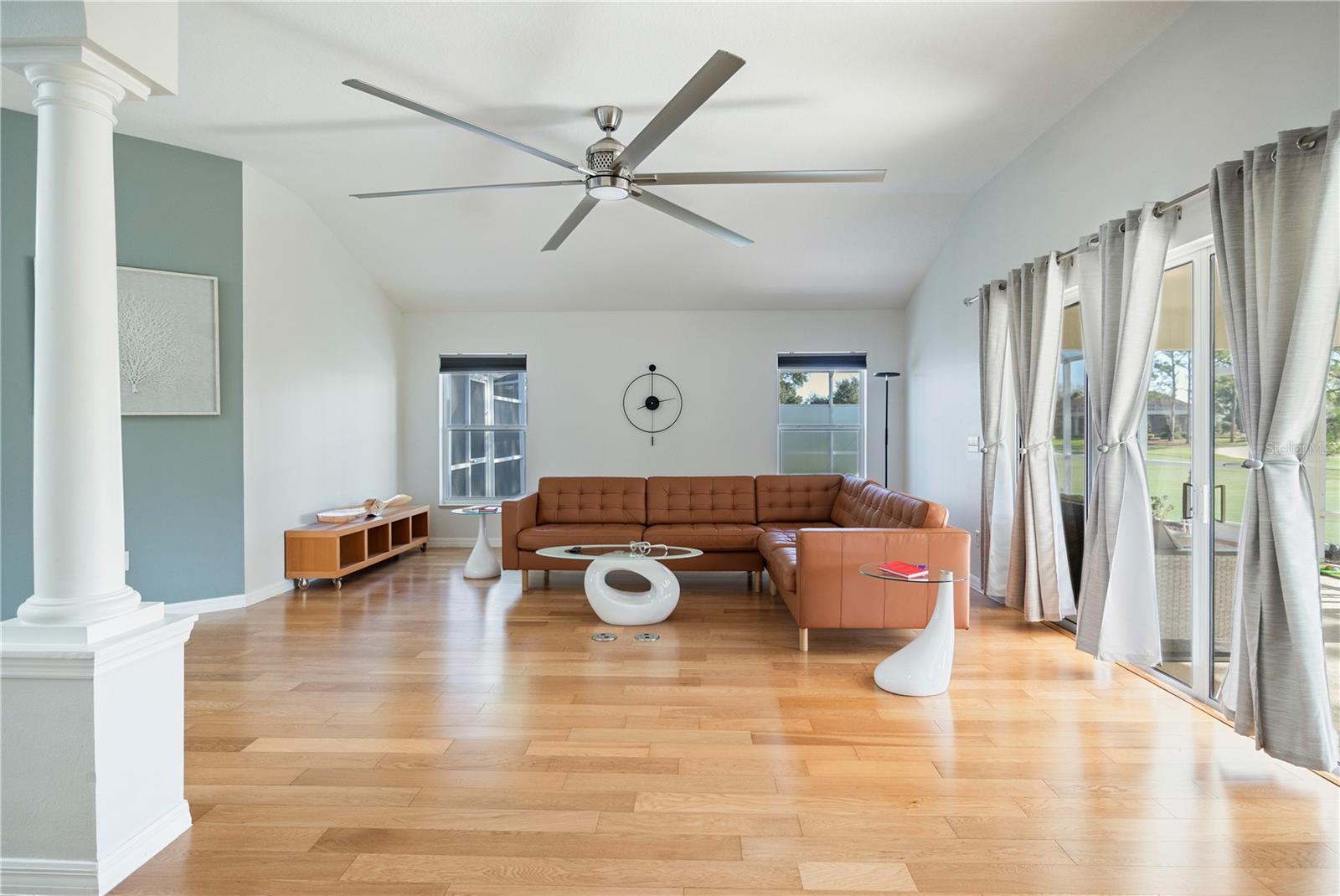 Listing photo id 15 for 1573 Norfolk Avenue