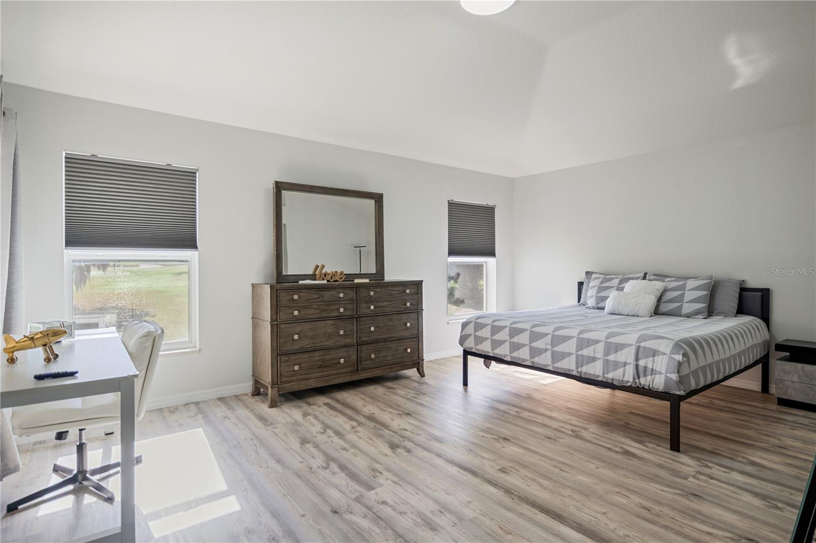 Listing photo id 19 for 1573 Norfolk Avenue