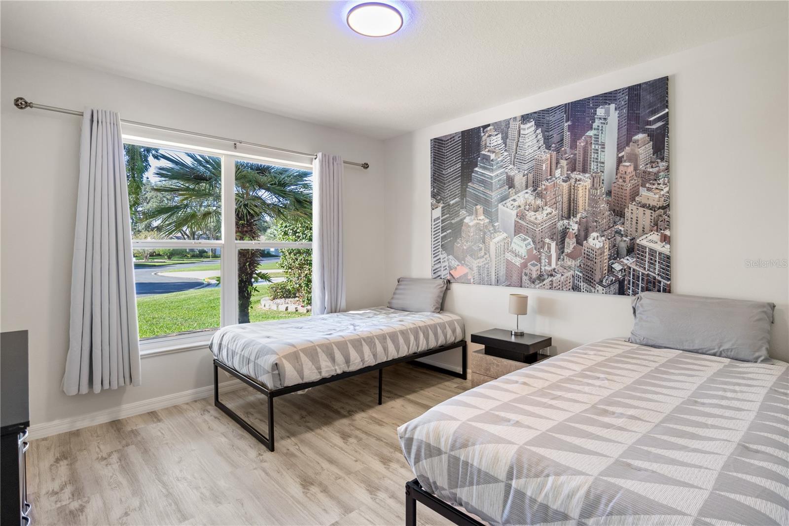 Listing photo id 25 for 1573 Norfolk Avenue