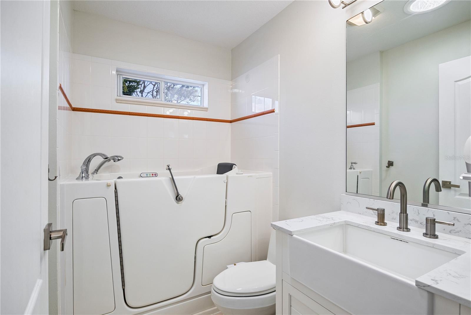 Listing photo id 27 for 1573 Norfolk Avenue