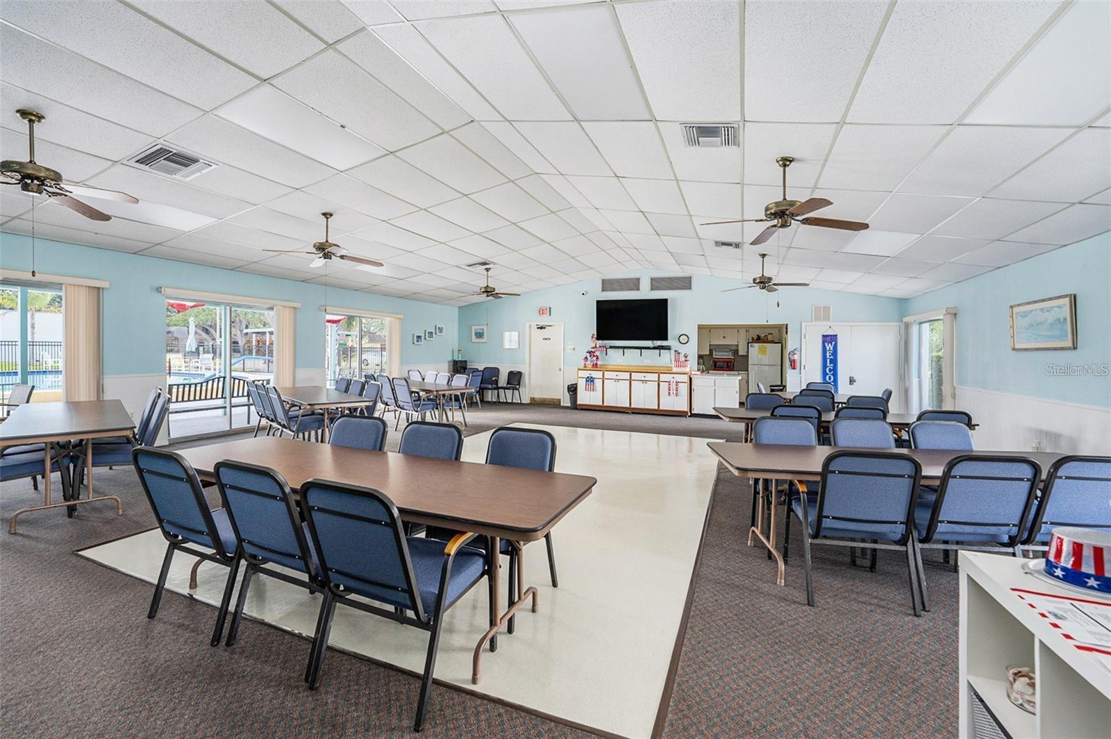 Image 13 of 19 For 13719 Mission Oaks Boulevard