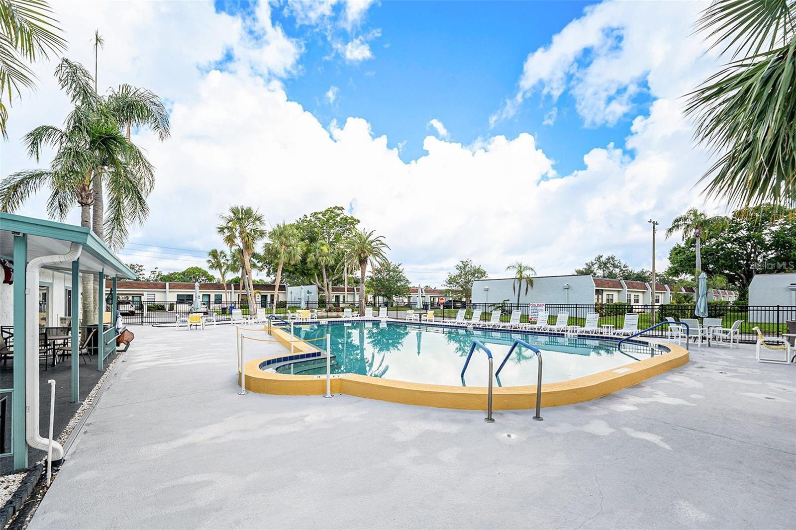 Image 16 of 19 For 13719 Mission Oaks Boulevard