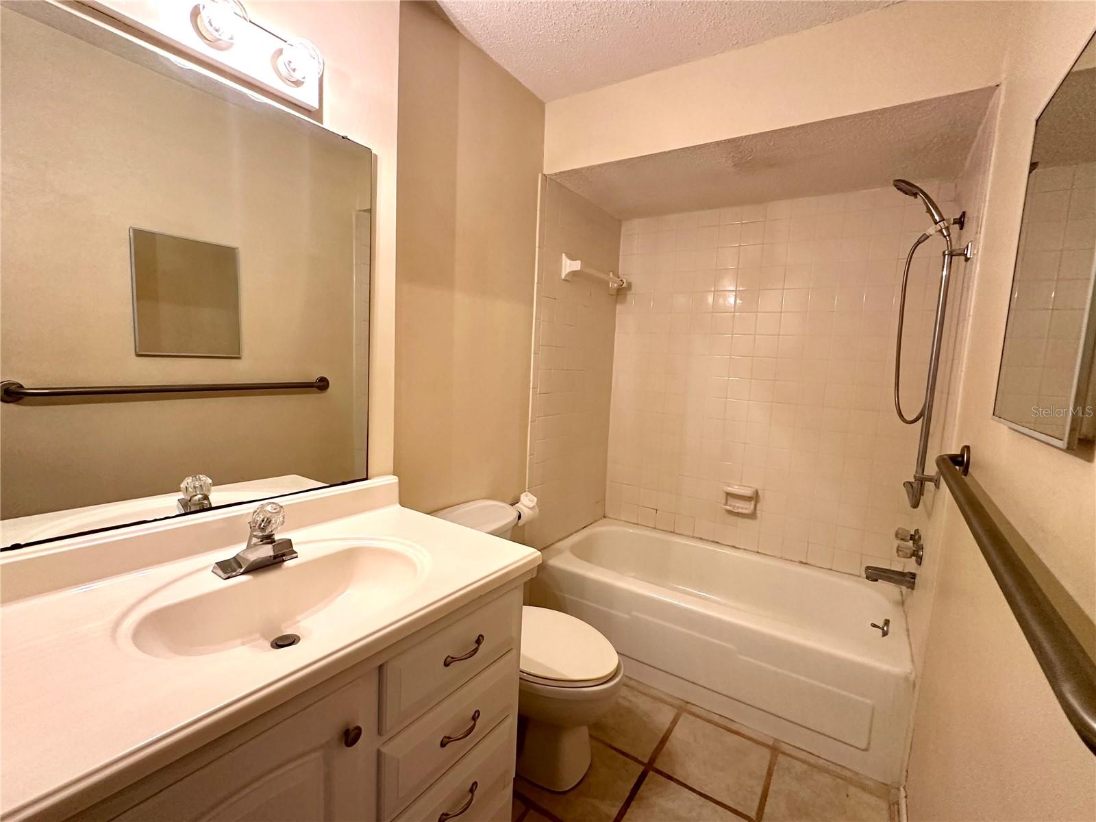 Image 6 of 19 For 13719 Mission Oaks Boulevard