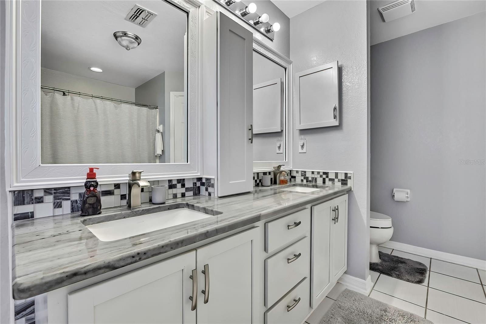 Image 16 of 32 For 7188 Sherman Hills Boulevard