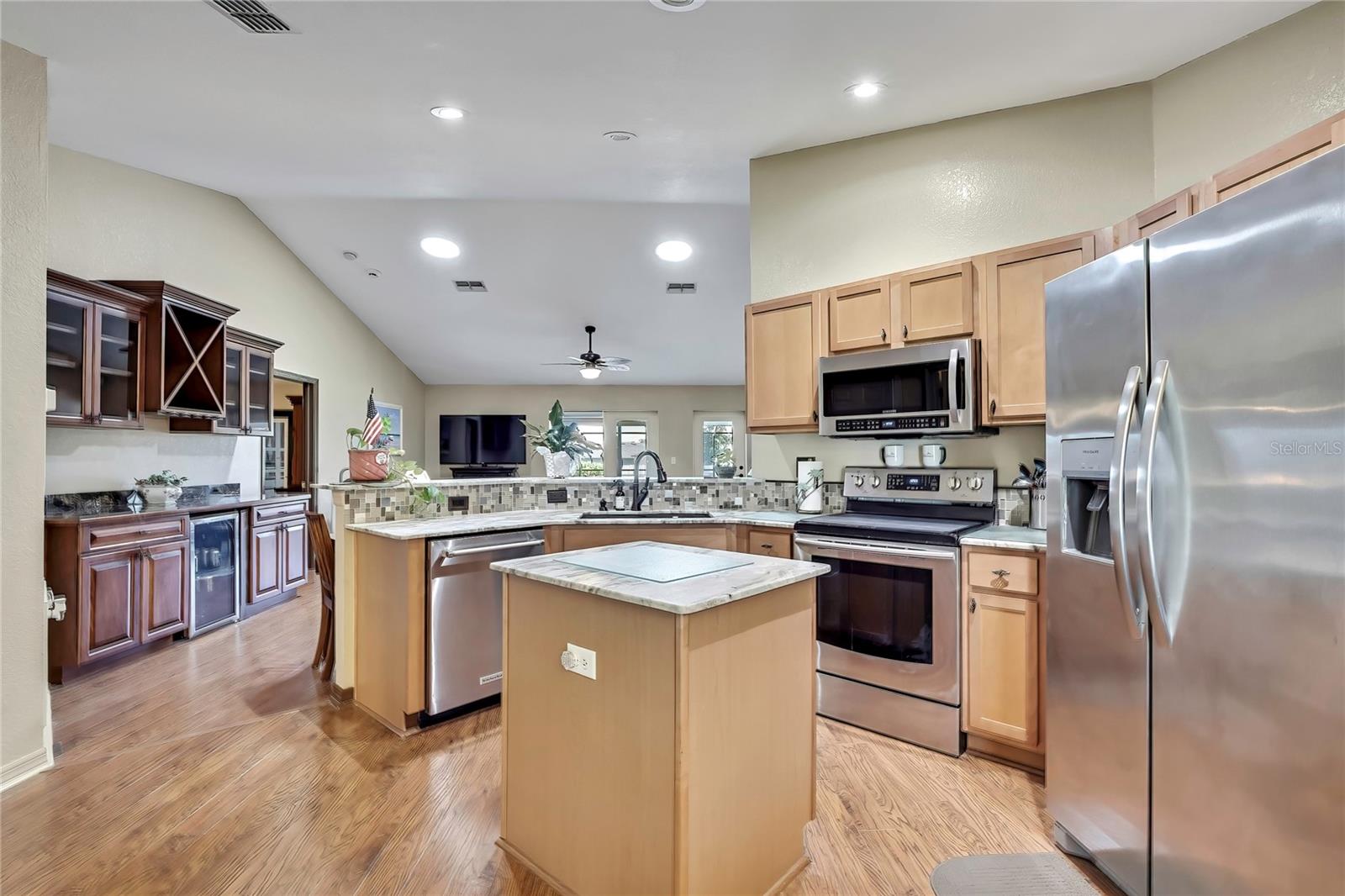 Image 7 of 32 For 7188 Sherman Hills Boulevard