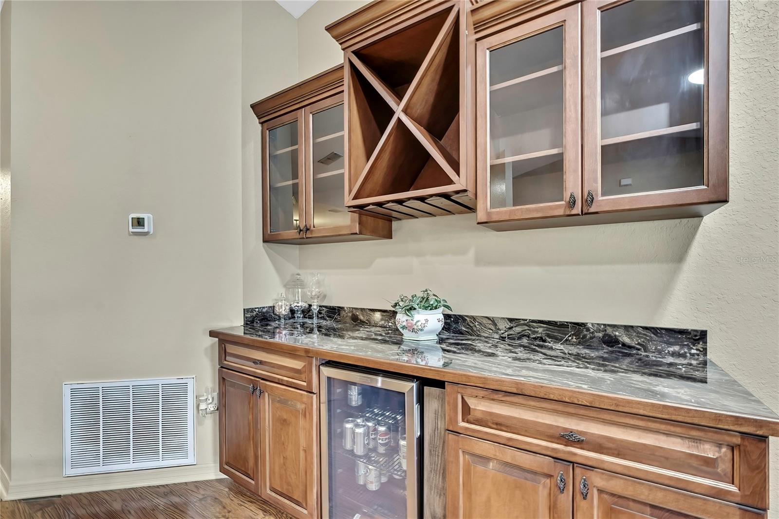 Image 9 of 32 For 7188 Sherman Hills Boulevard