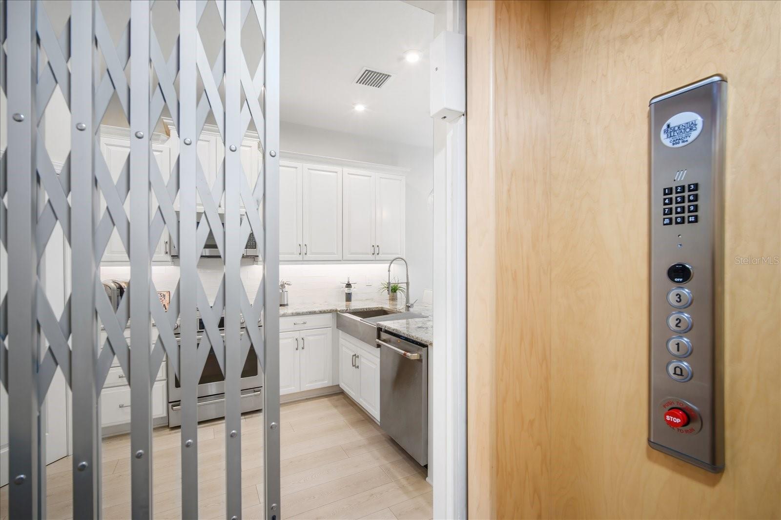 Image 14 of 47 For 2518 Coral Court