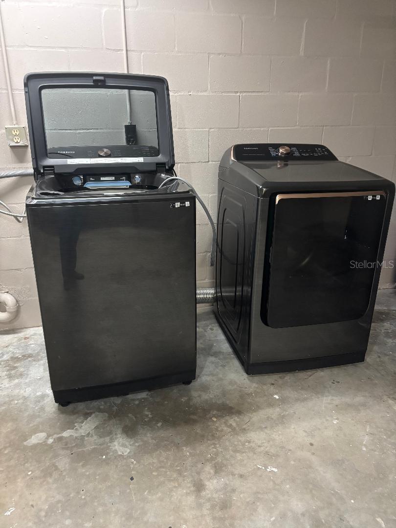 Image 10 of 12 For 15827 Adobe Drive