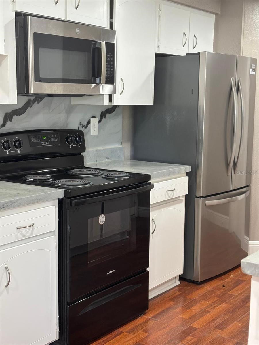 Image 3 of 12 For 15827 Adobe Drive