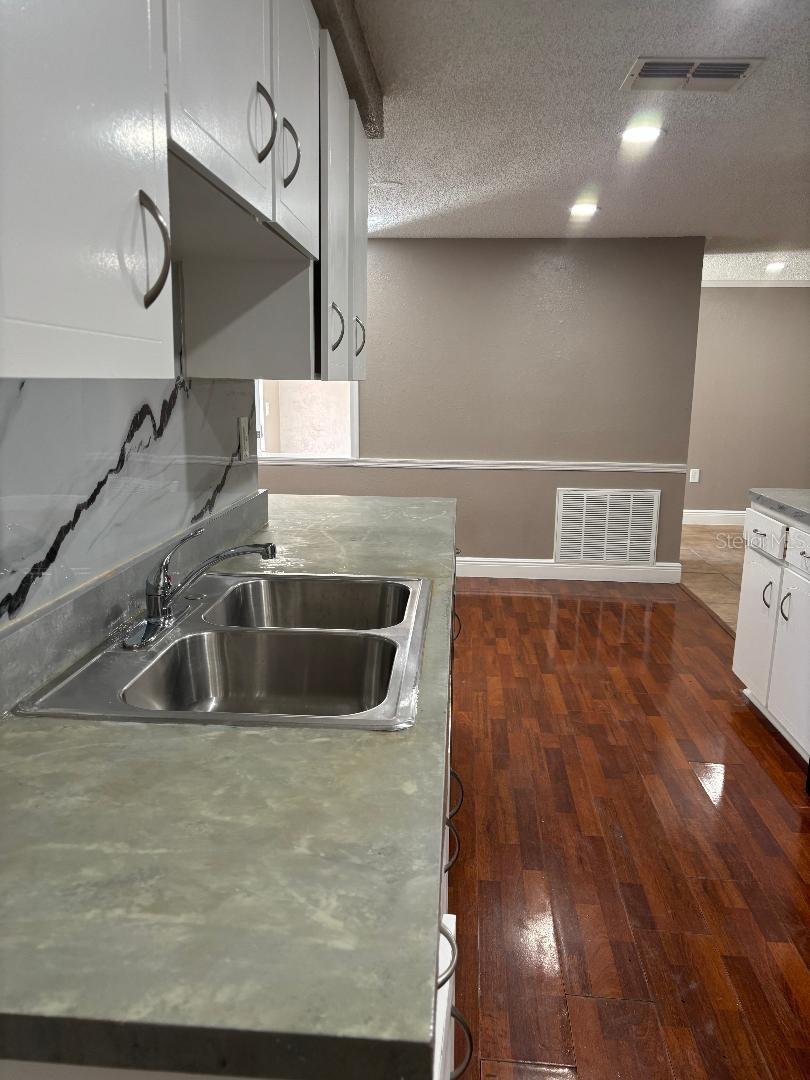 Image 4 of 12 For 15827 Adobe Drive