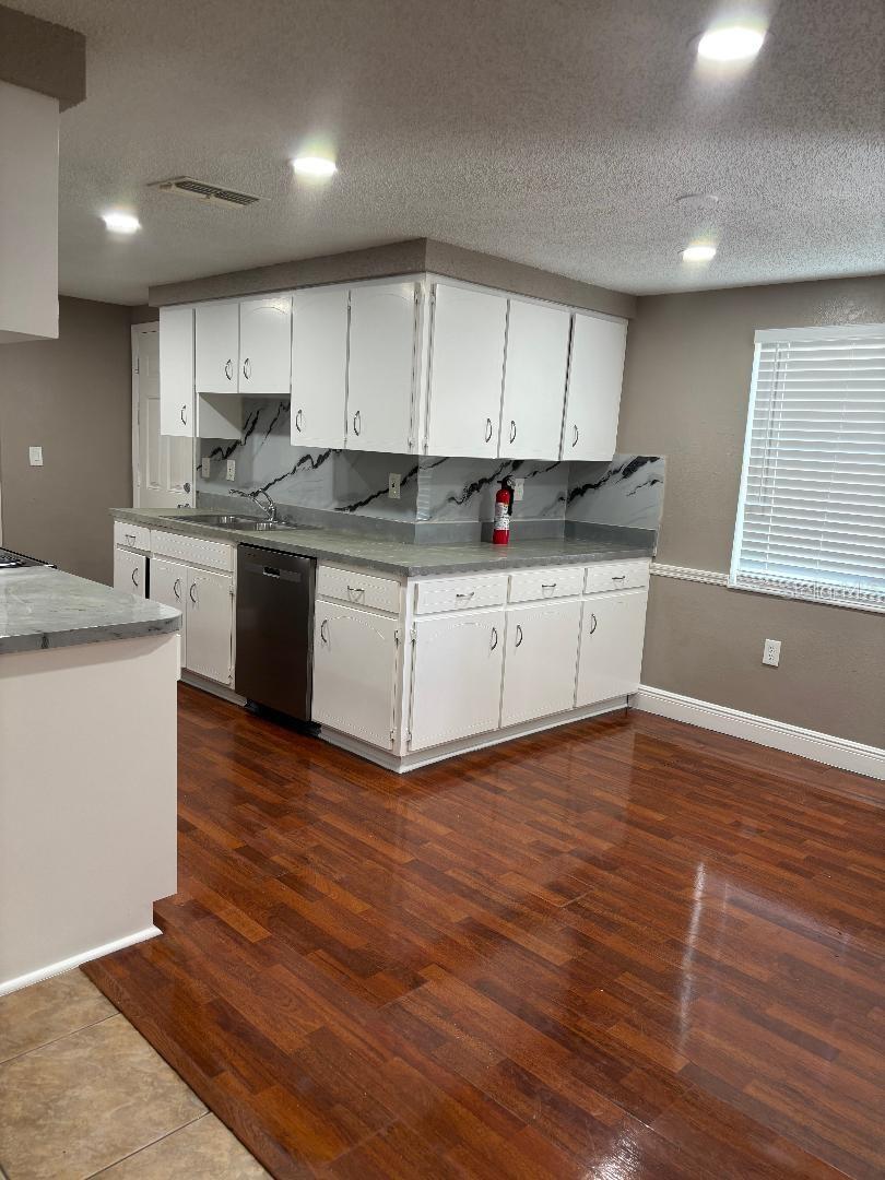 Image 9 of 12 For 15827 Adobe Drive