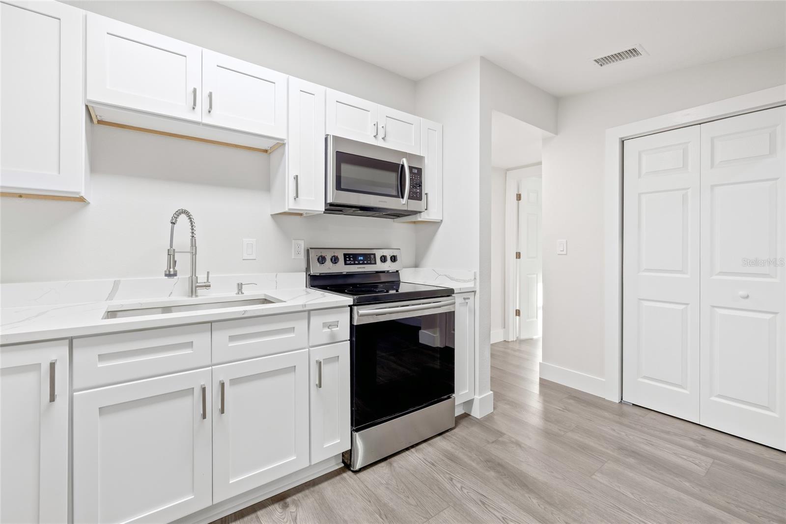 Image 10 of 34 For 110 Mission Hills Avenue