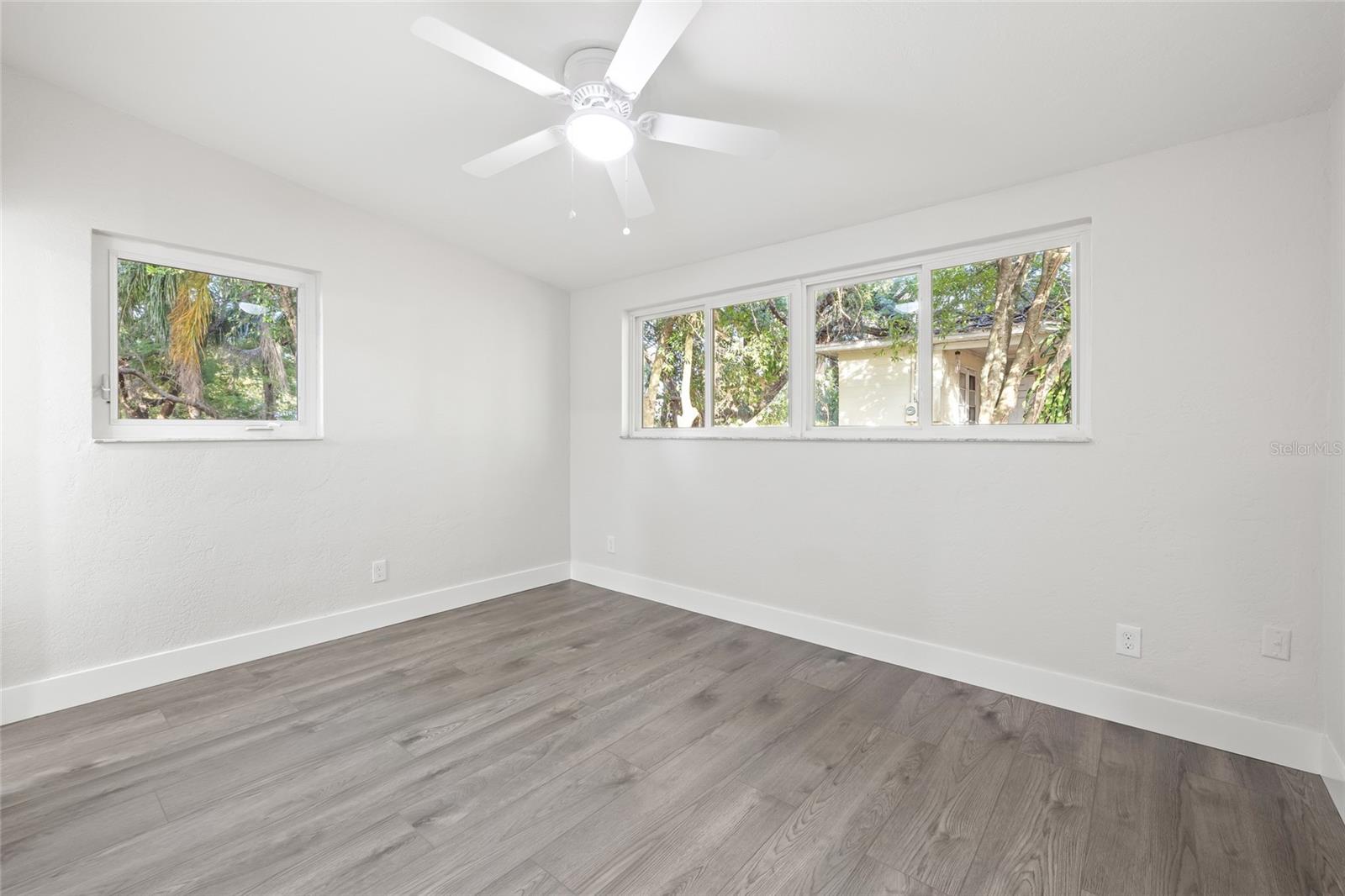 Image 16 of 34 For 110 Mission Hills Avenue