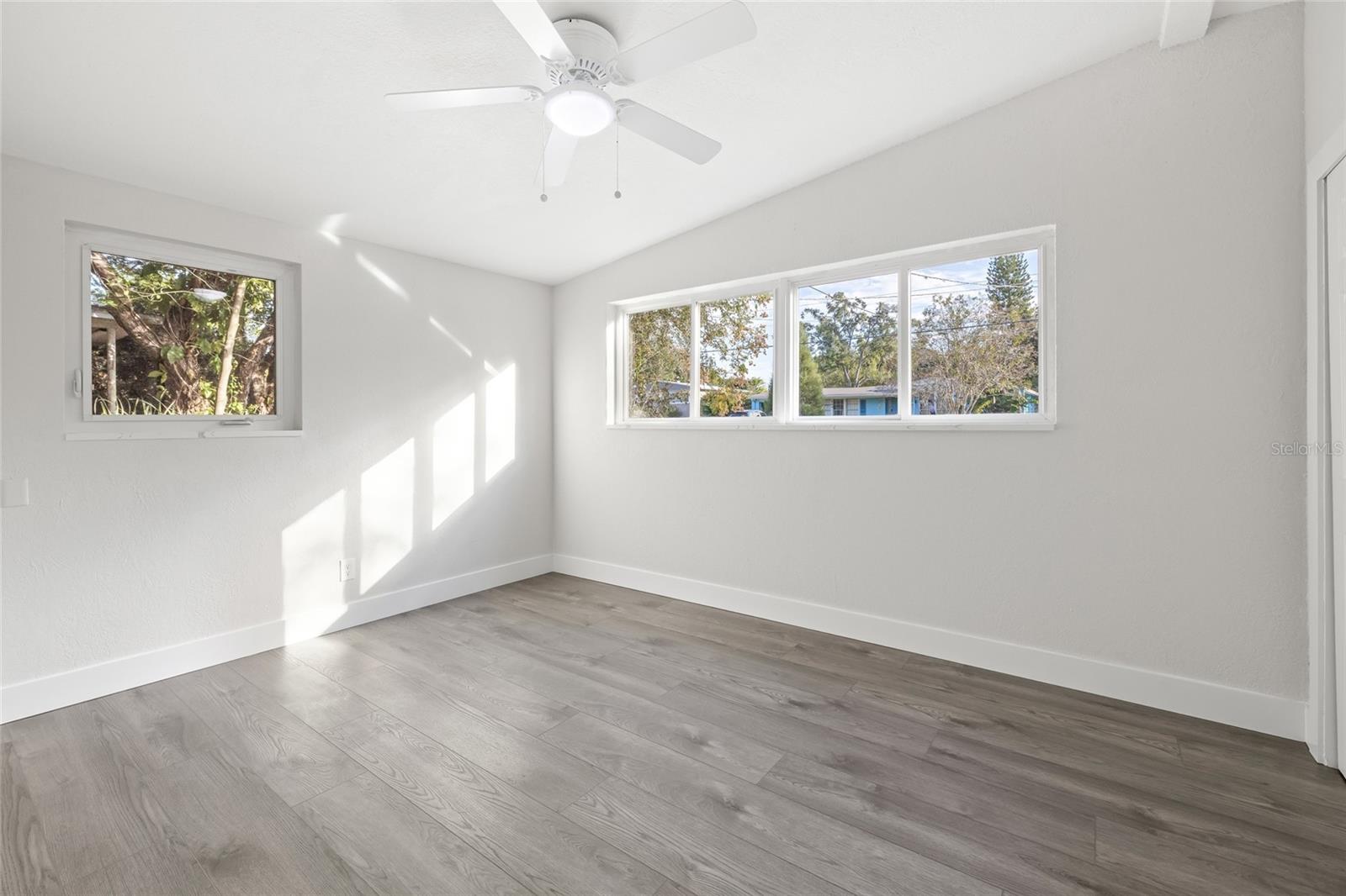 Image 19 of 34 For 110 Mission Hills Avenue