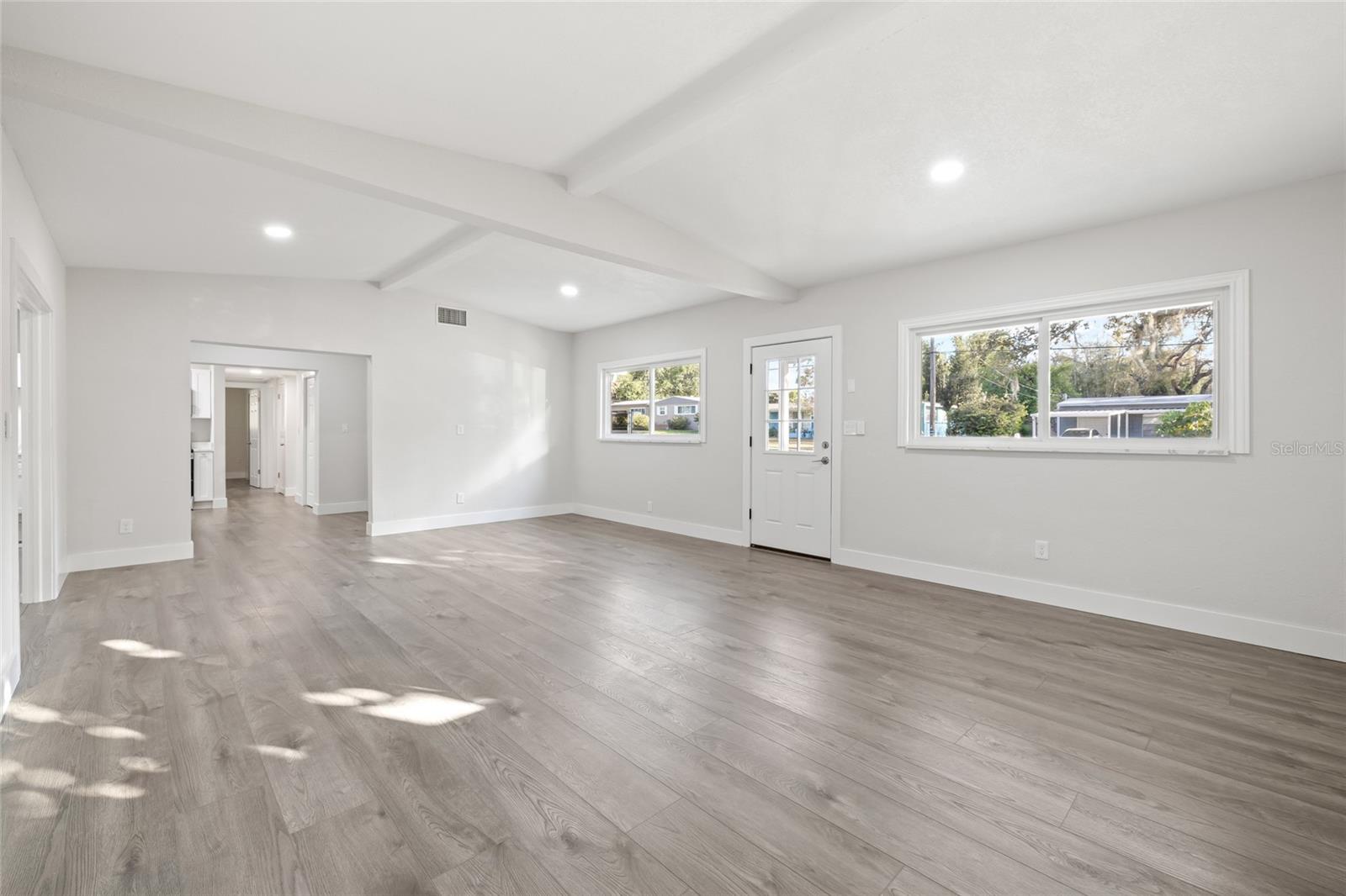 Image 5 of 34 For 110 Mission Hills Avenue