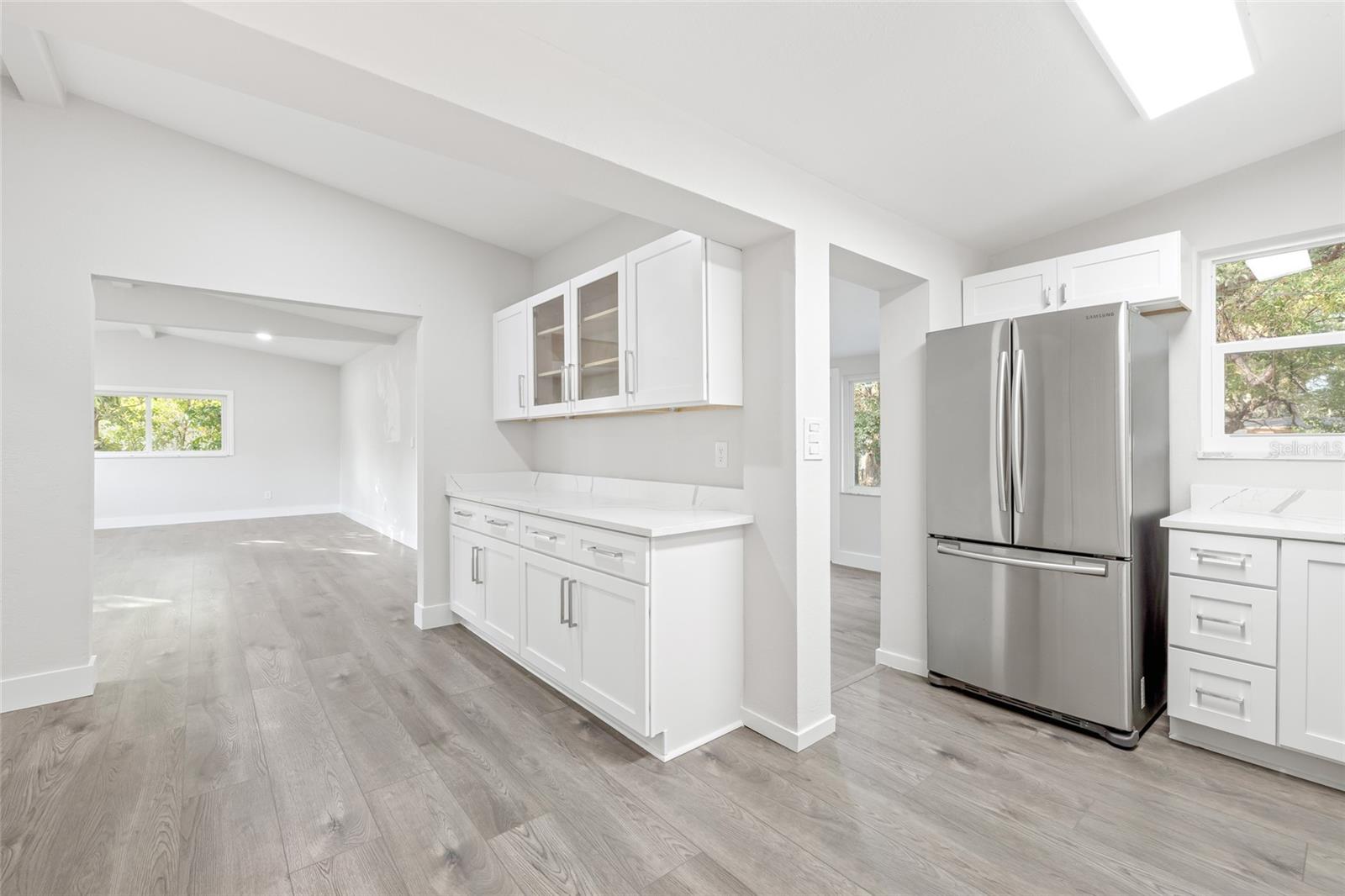 Image 7 of 34 For 110 Mission Hills Avenue