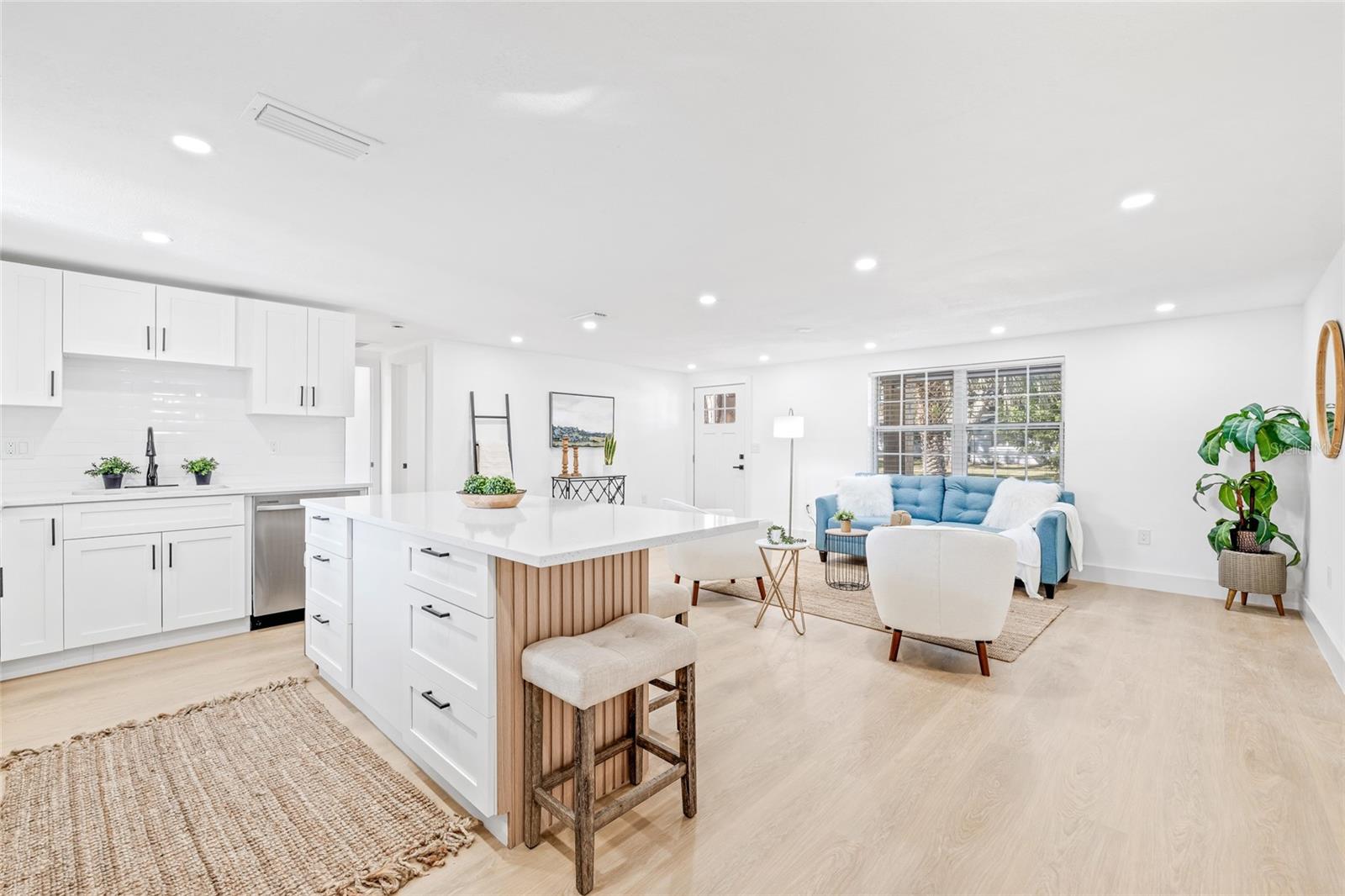 Image 10 of 41 For 7304 Dianne Drive