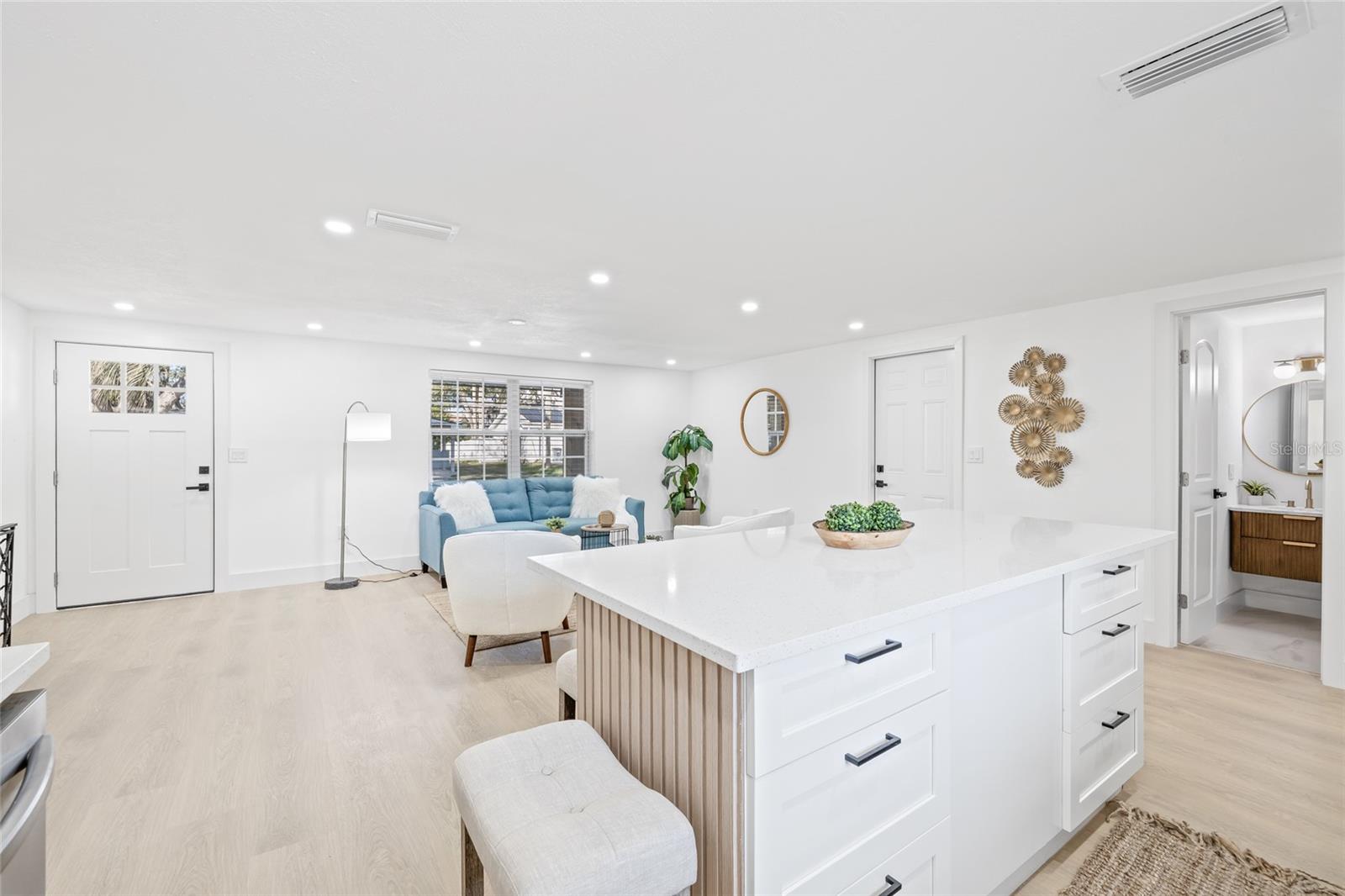 Image 14 of 41 For 7304 Dianne Drive