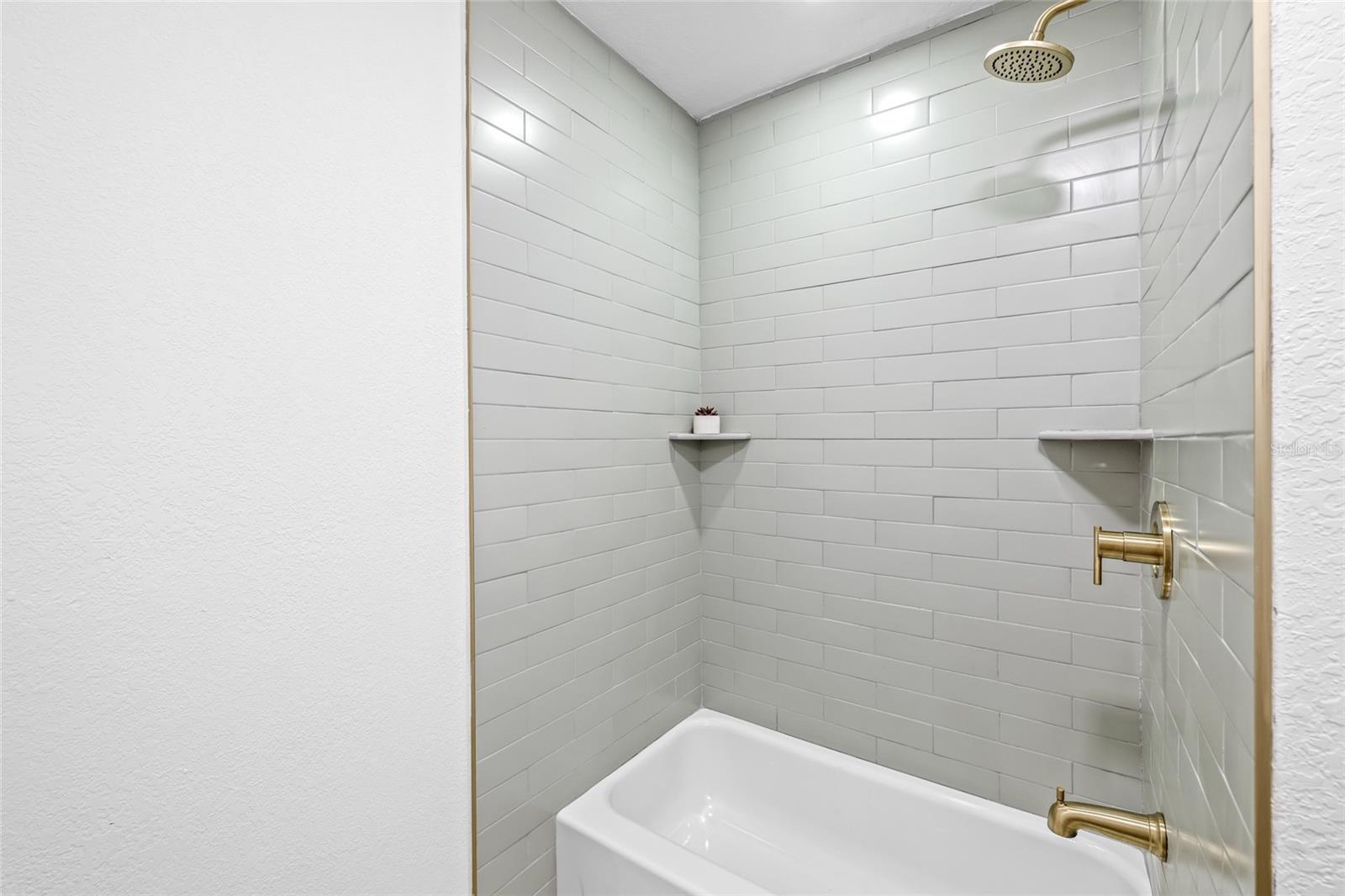 Image 17 of 41 For 7304 Dianne Drive