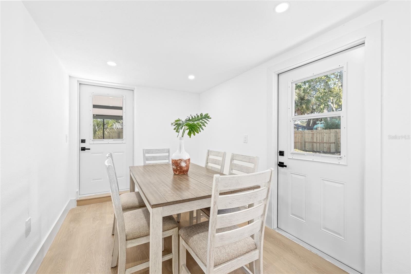 Image 18 of 41 For 7304 Dianne Drive