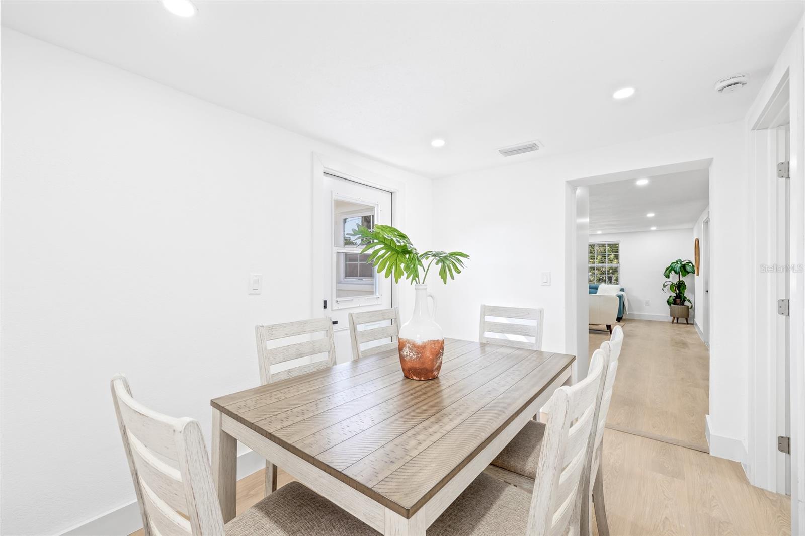 Image 19 of 41 For 7304 Dianne Drive