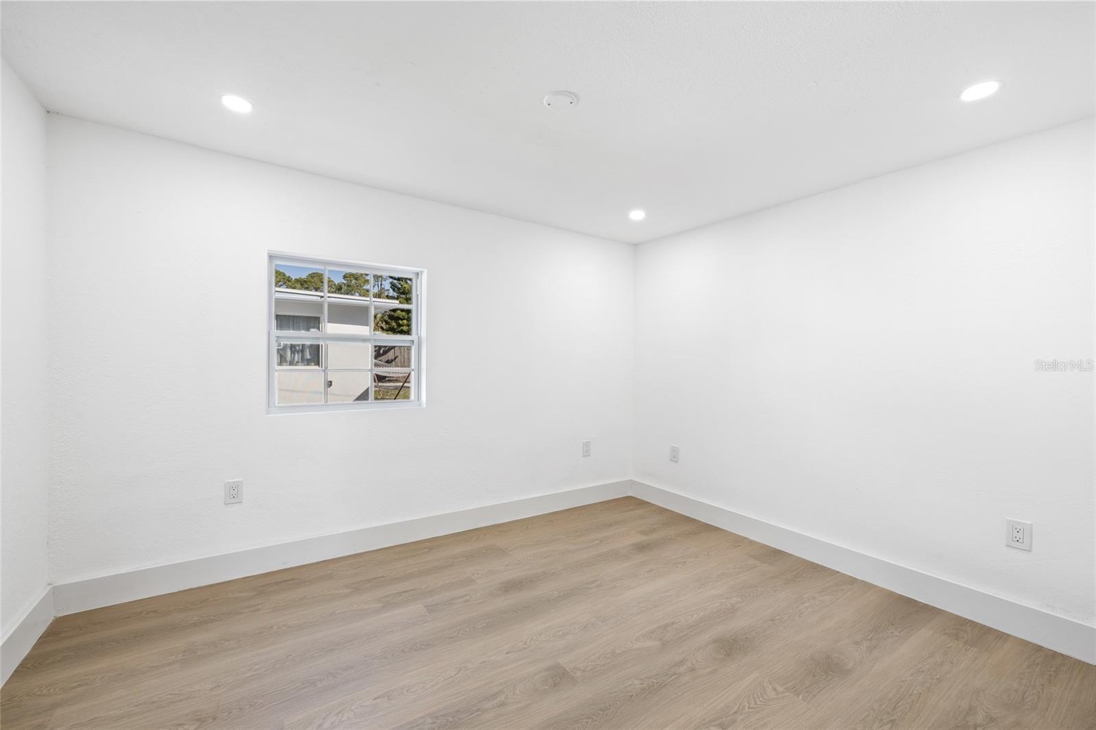 Image 27 of 41 For 7304 Dianne Drive