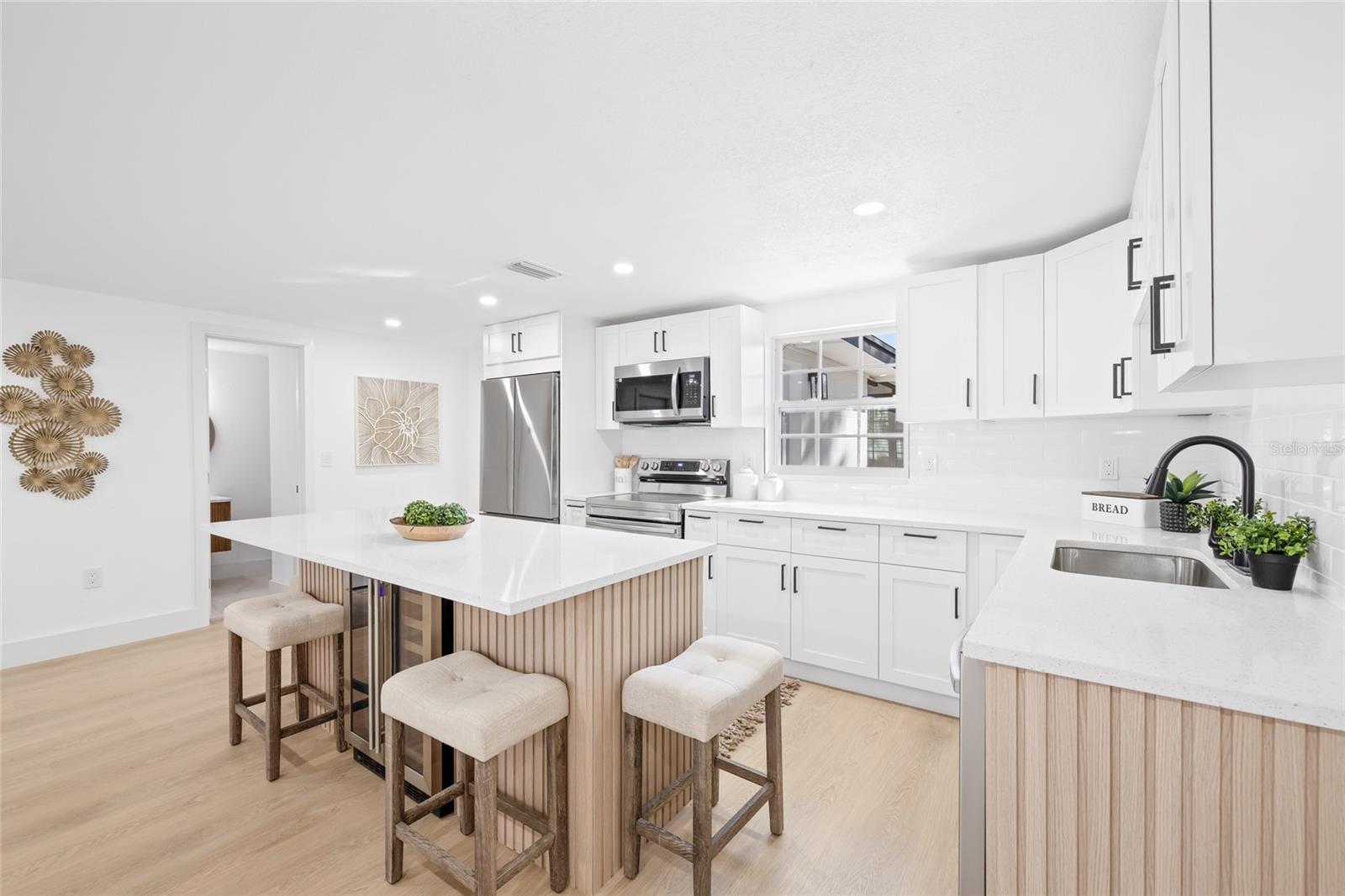 Image 6 of 41 For 7304 Dianne Drive