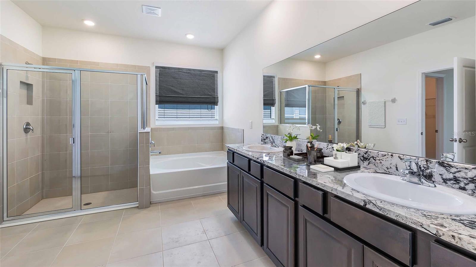 Image 5 of 13 For 6865 Daintree Court