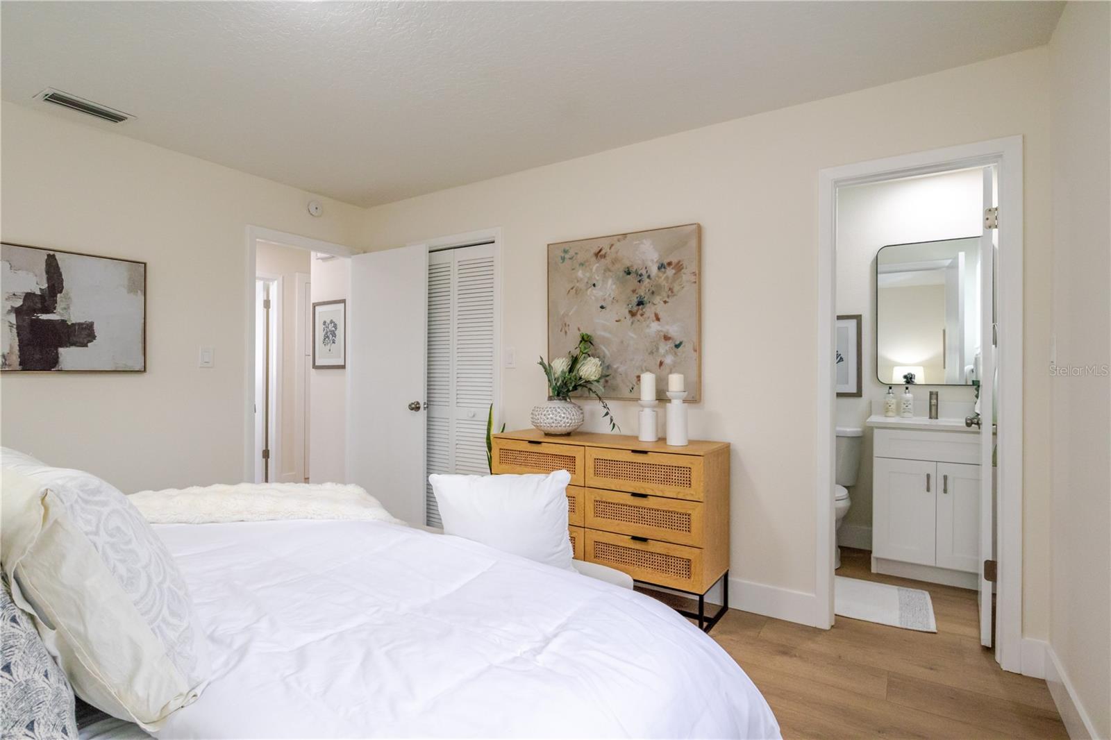 Image 20 of 39 For 9823 Crofton Lane