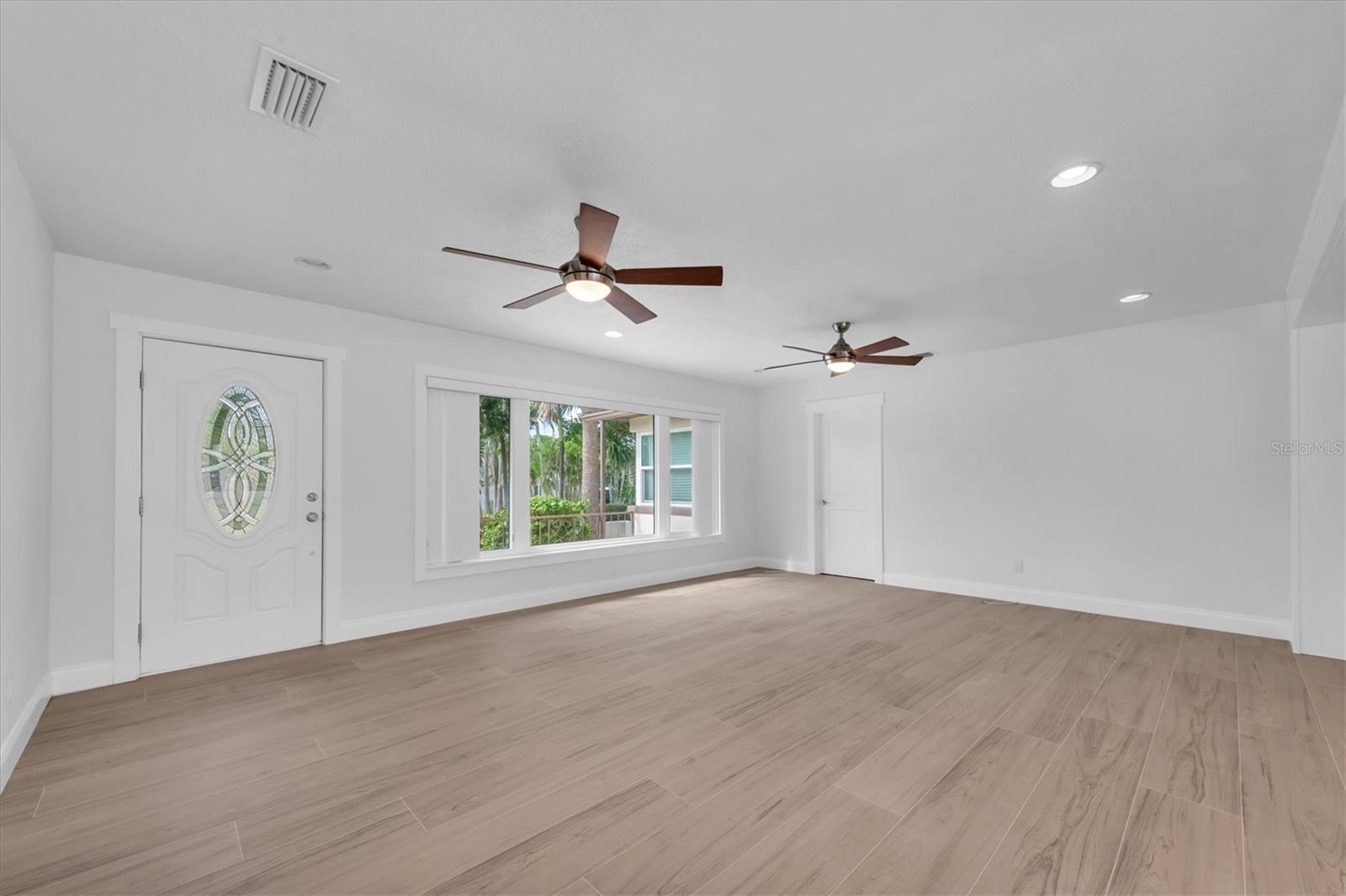 Image 11 of 42 For 907 Narcissus Avenue