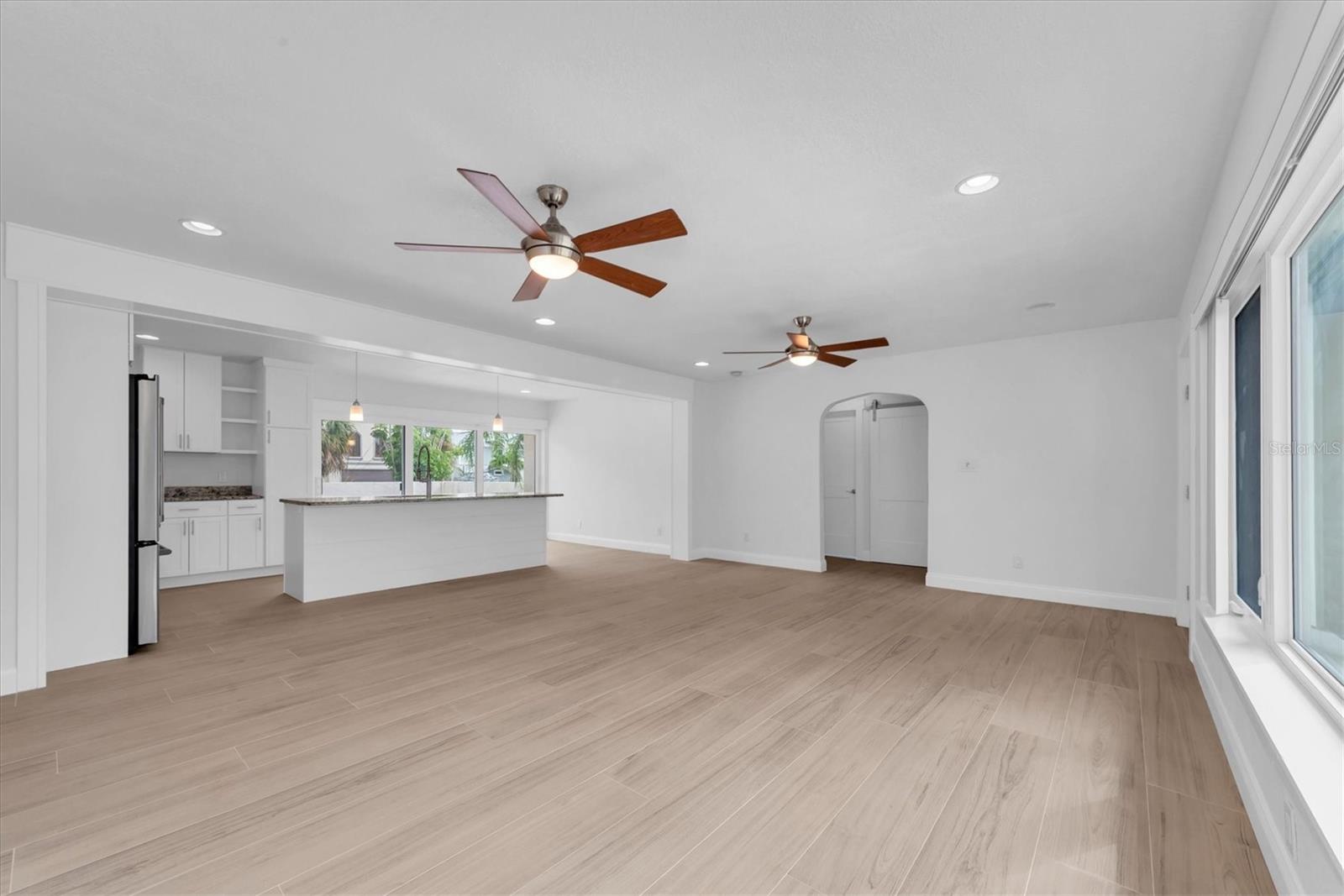 Image 12 of 42 For 907 Narcissus Avenue