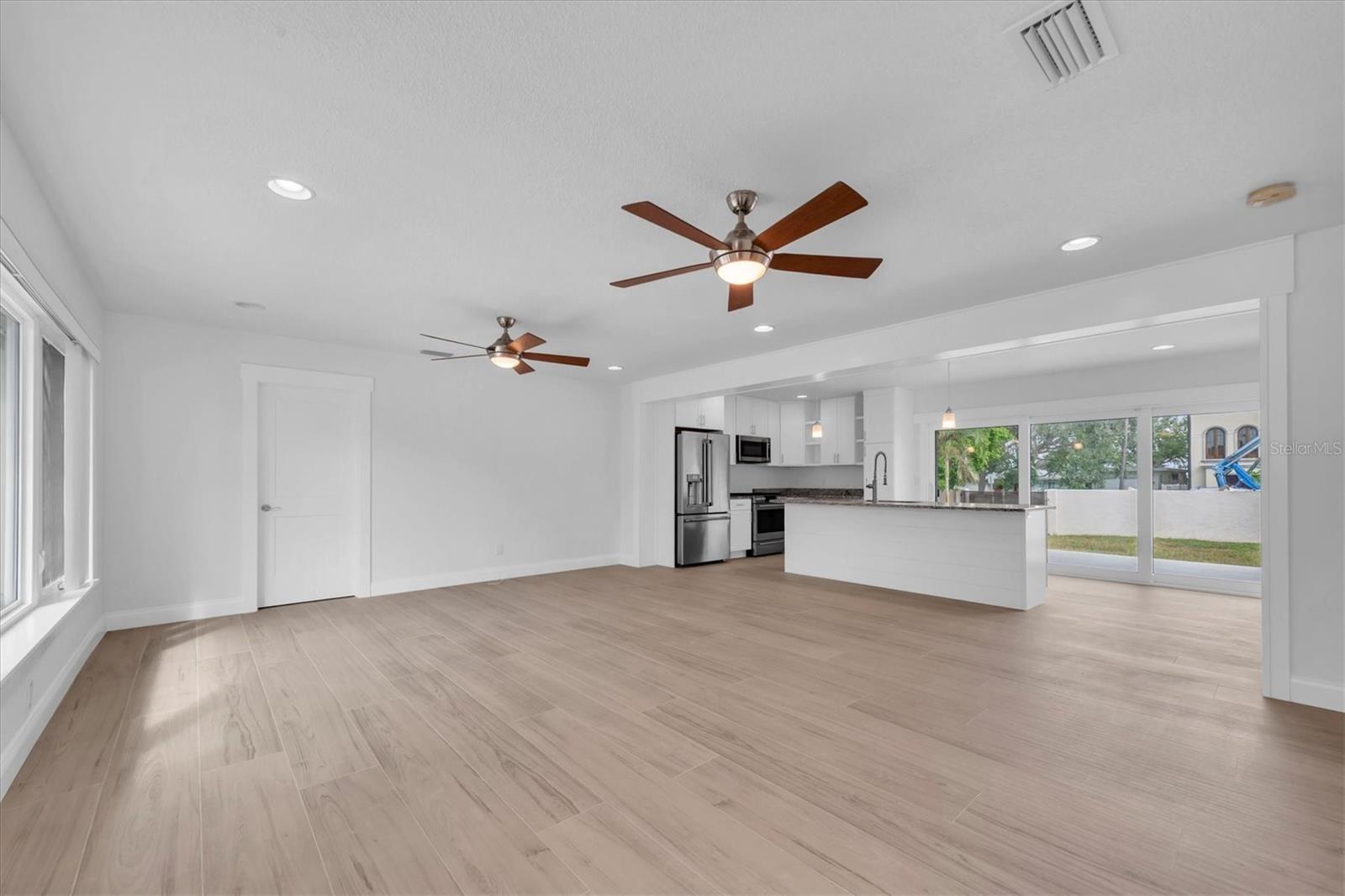 Image 13 of 42 For 907 Narcissus Avenue