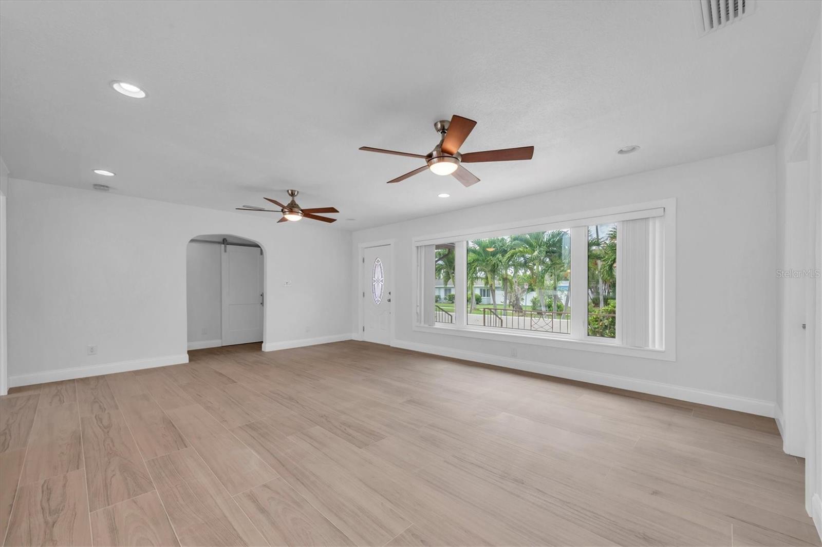 Image 14 of 42 For 907 Narcissus Avenue