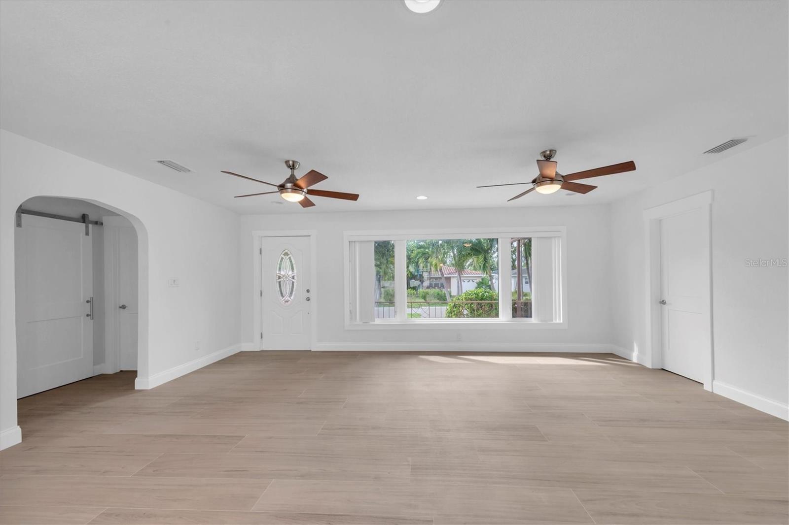 Image 15 of 42 For 907 Narcissus Avenue