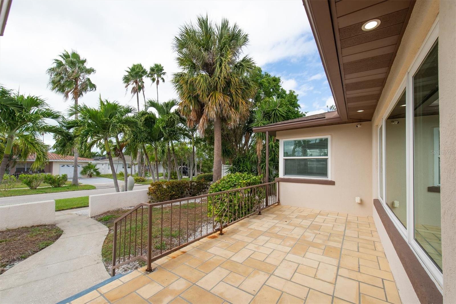 Image 27 of 42 For 907 Narcissus Avenue