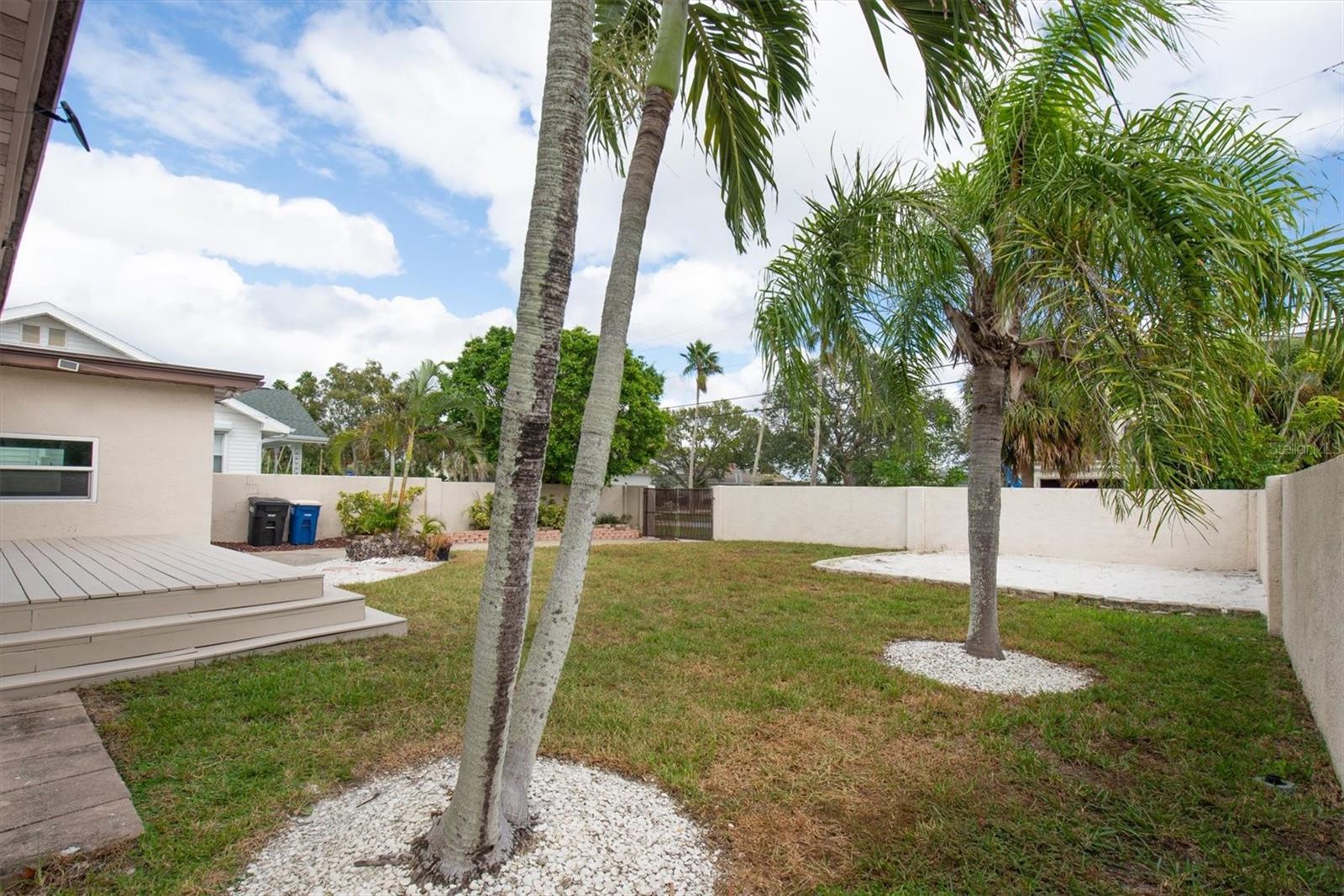 Image 28 of 42 For 907 Narcissus Avenue