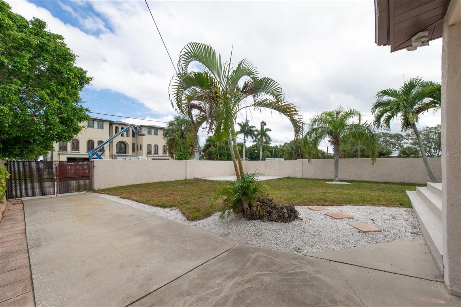 Image 31 of 42 For 907 Narcissus Avenue