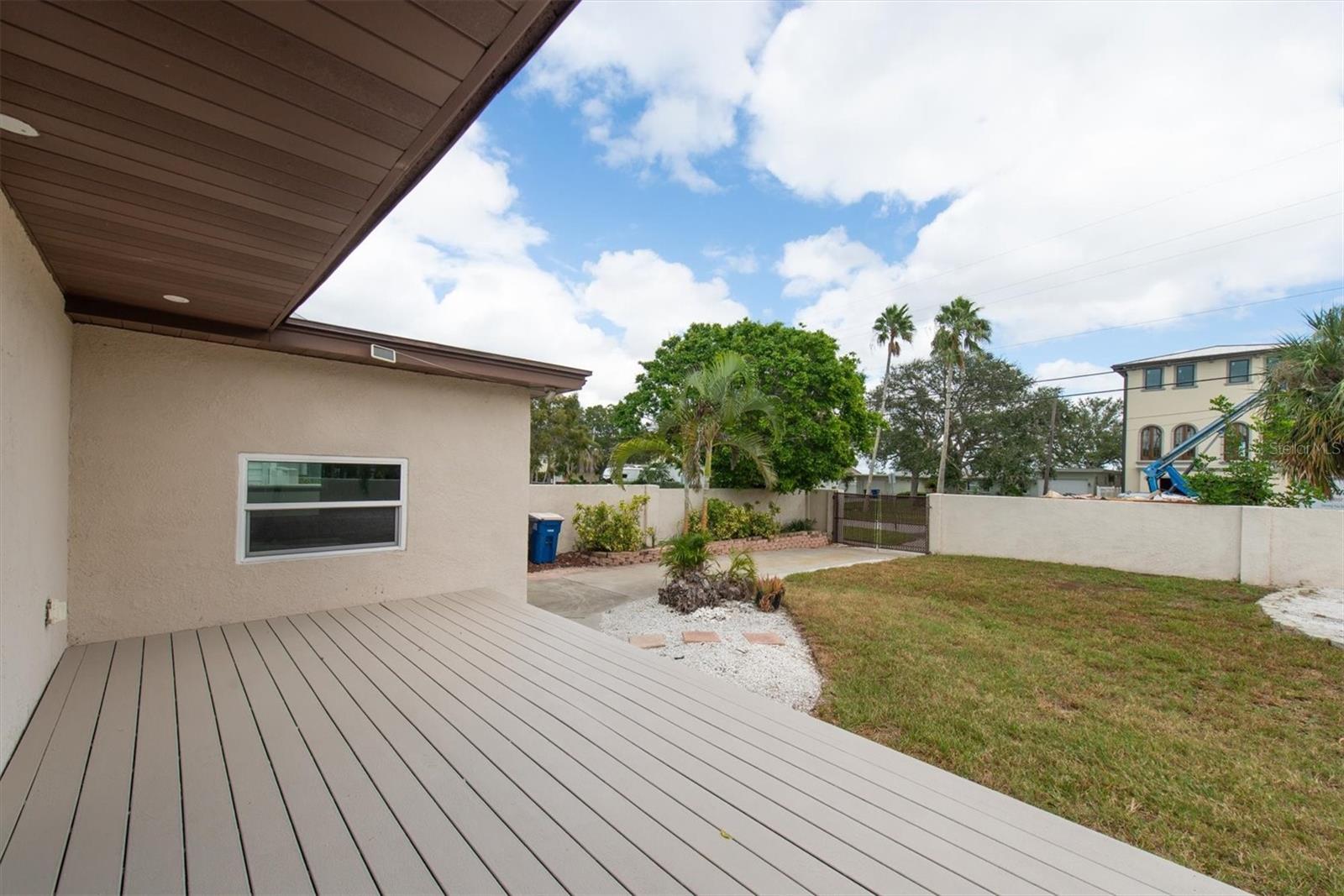 Image 33 of 42 For 907 Narcissus Avenue