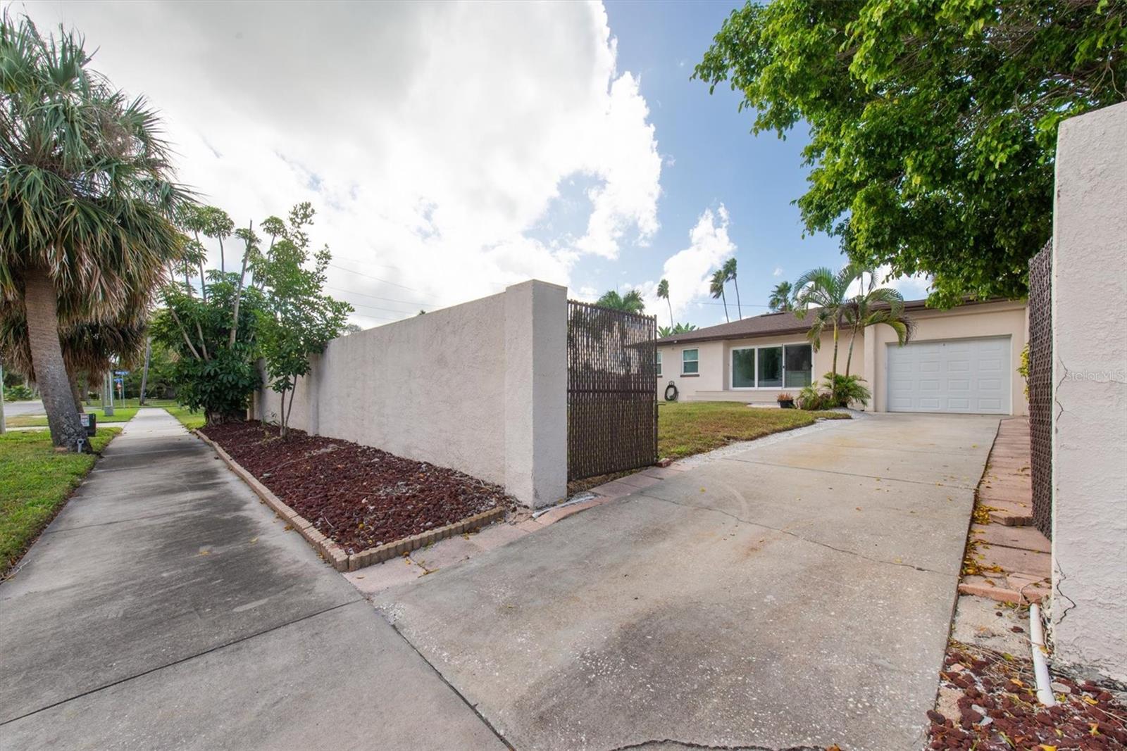 Image 35 of 42 For 907 Narcissus Avenue