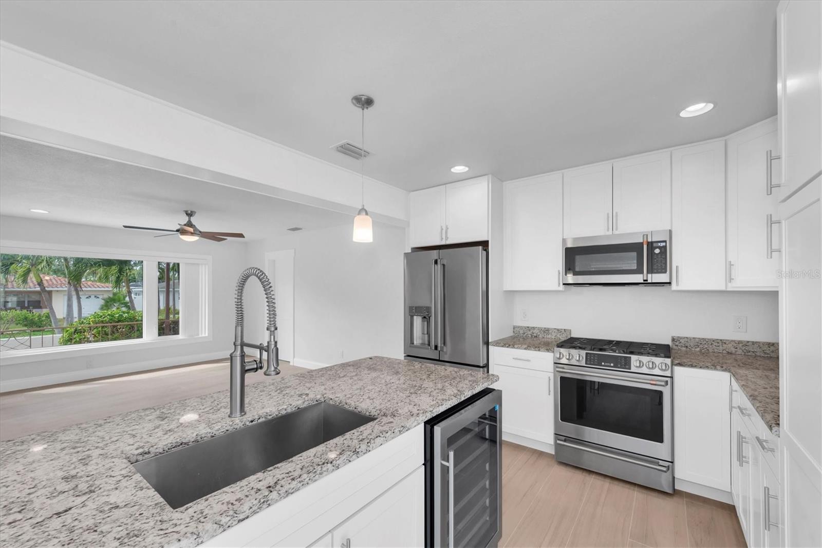 Image 6 of 42 For 907 Narcissus Avenue