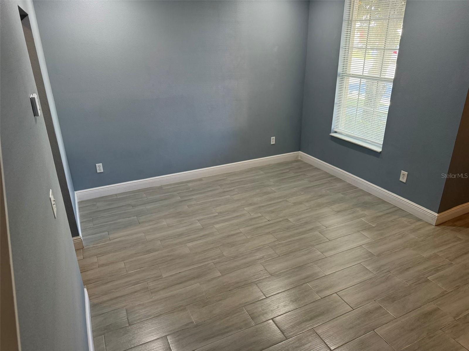 Image 7 of 34 For 1325 Lyonshire Drive