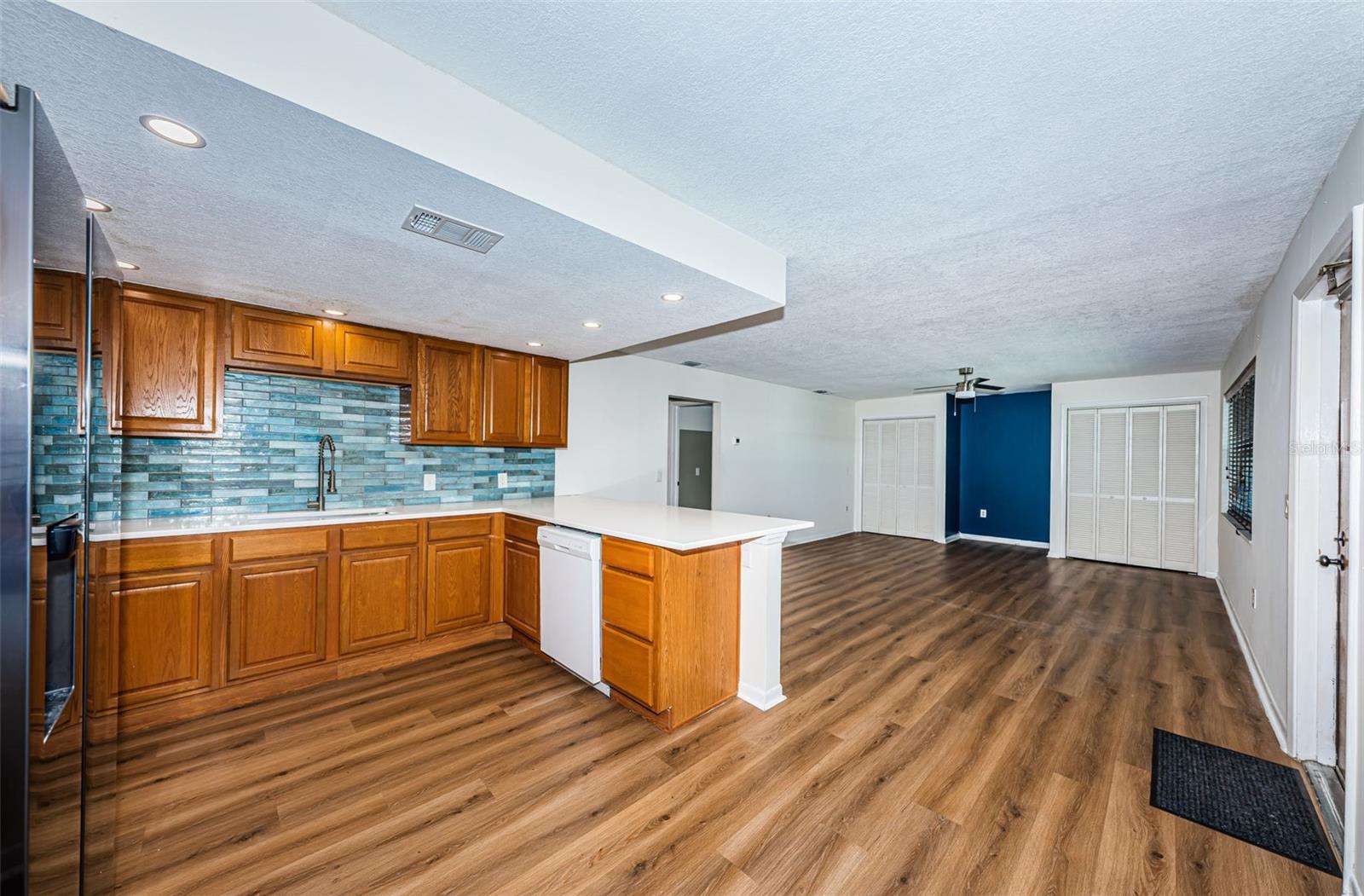 Image 12 of 34 For 4050 4th Street N 306