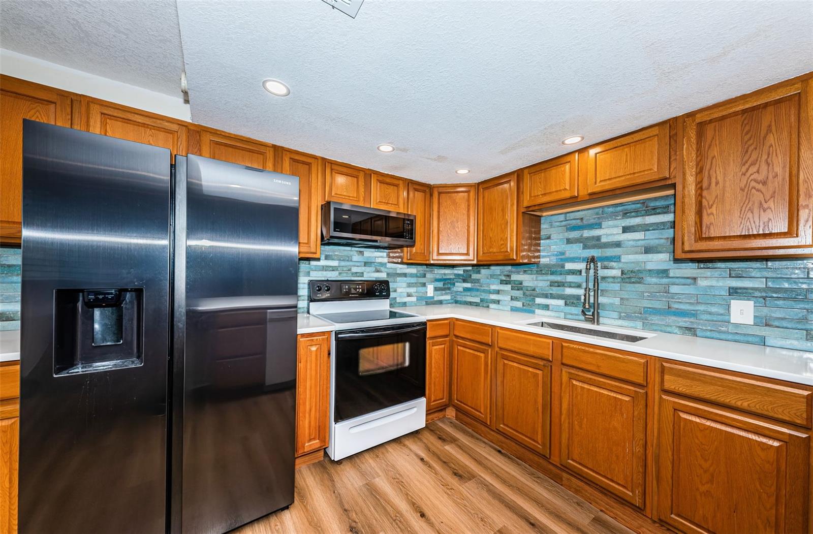 Image 16 of 34 For 4050 4th Street N 306