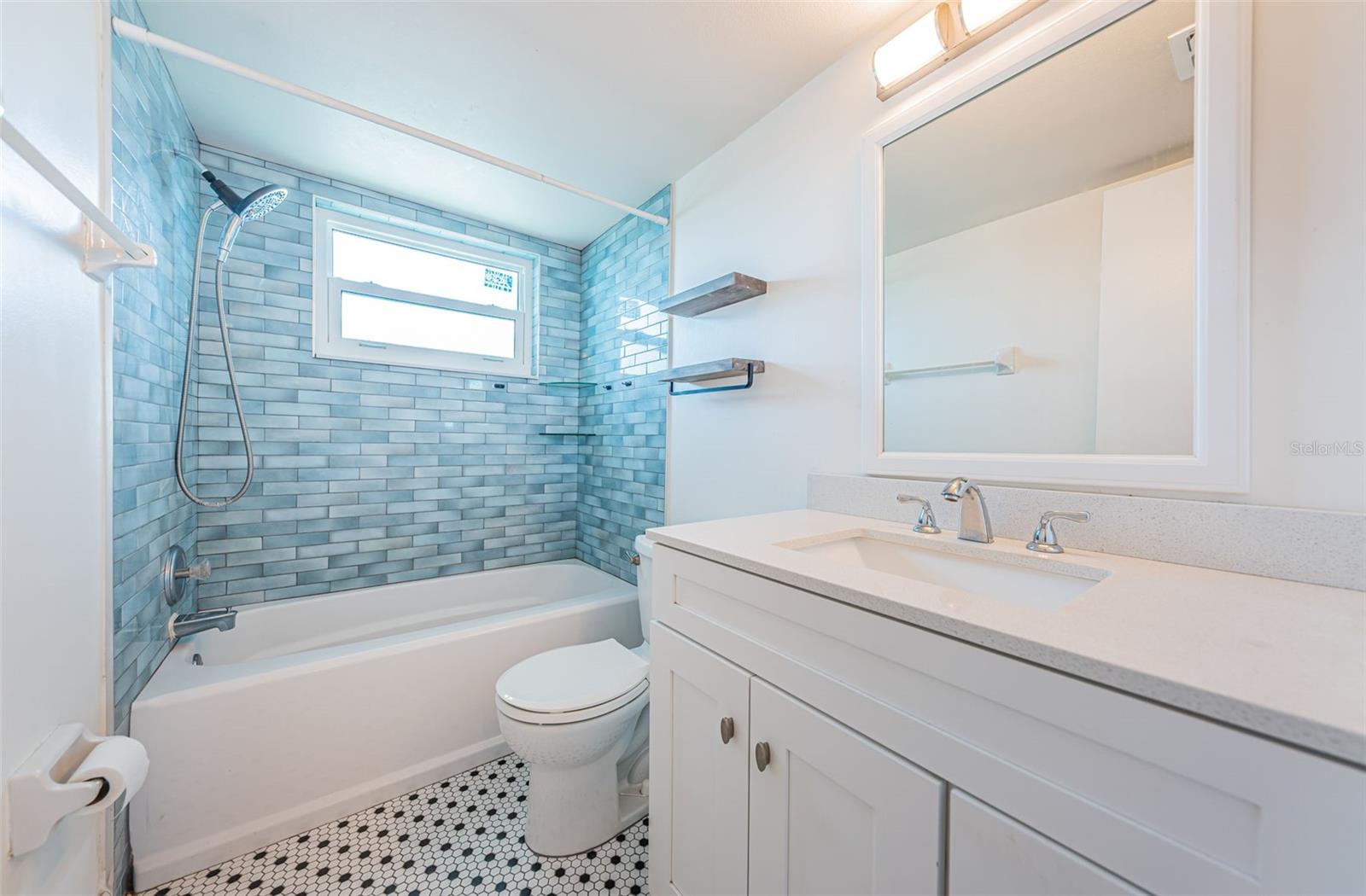 Image 21 of 34 For 4050 4th Street N 306