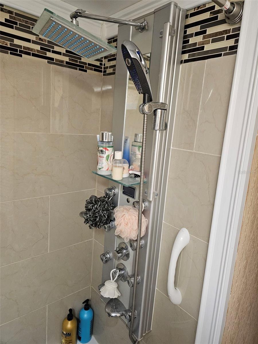 Image 5 of 12 For 4775 Cove Circle 705