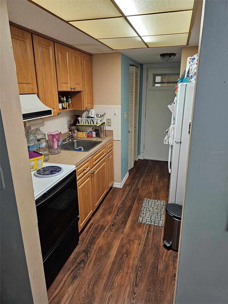 Image 9 of 12 For 4775 Cove Circle 705