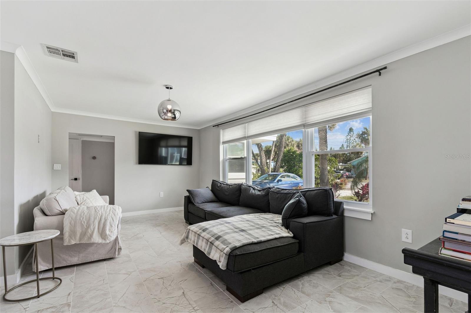 Image 26 of 91 For 760 Bohenia Circle S