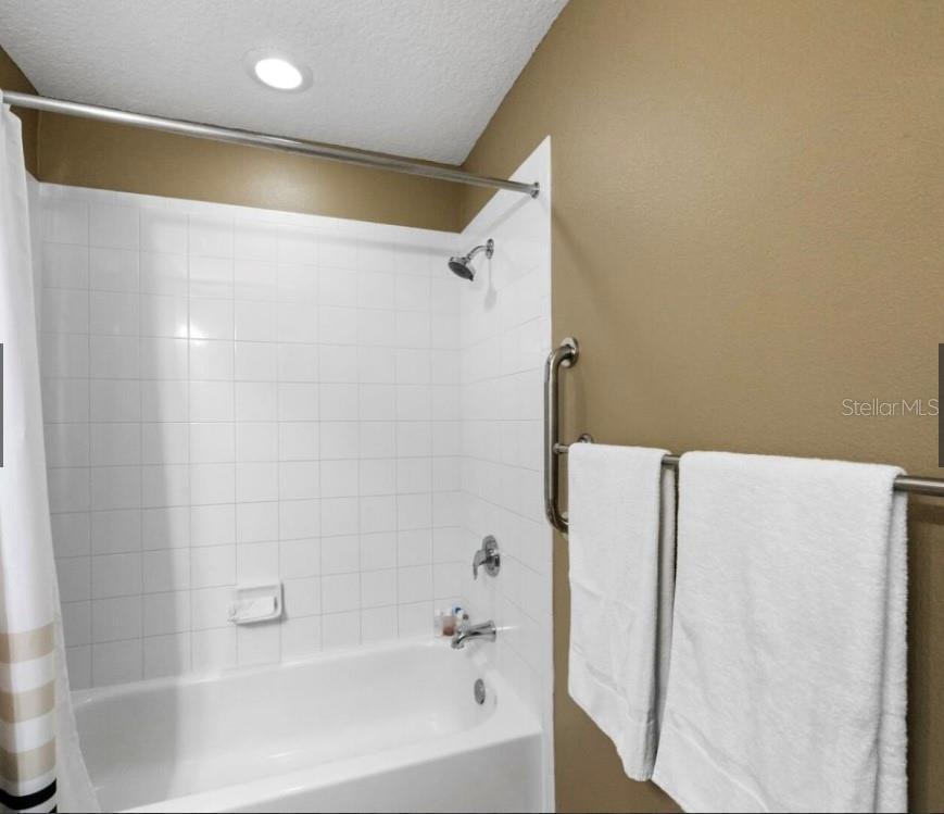 Image 13 of 25 For 13235 Gulf Boulevard 315