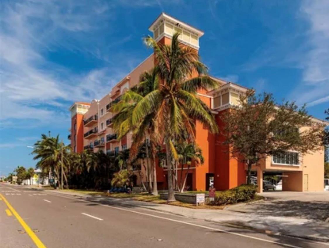 Image 21 of 25 For 13235 Gulf Boulevard 315