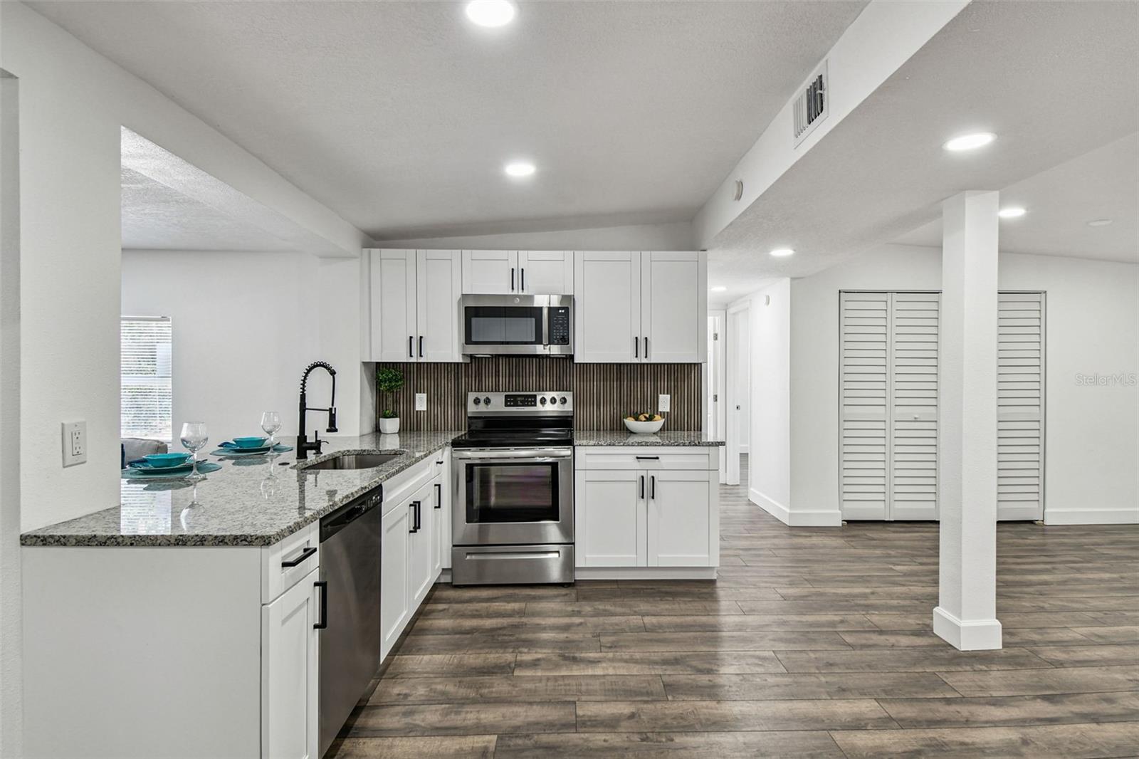 Image 20 of 52 For 7918 Endive Avenue